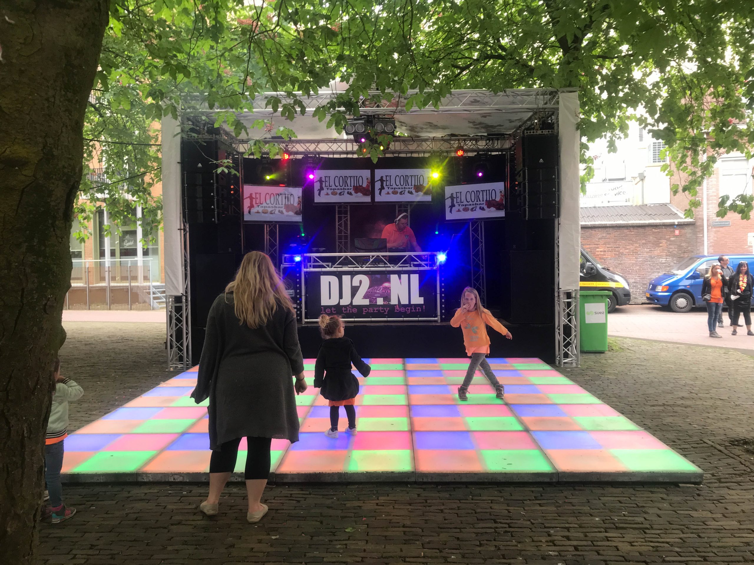 Koningsdag in Arnhem met podium en geluid van MSA Sound and Light