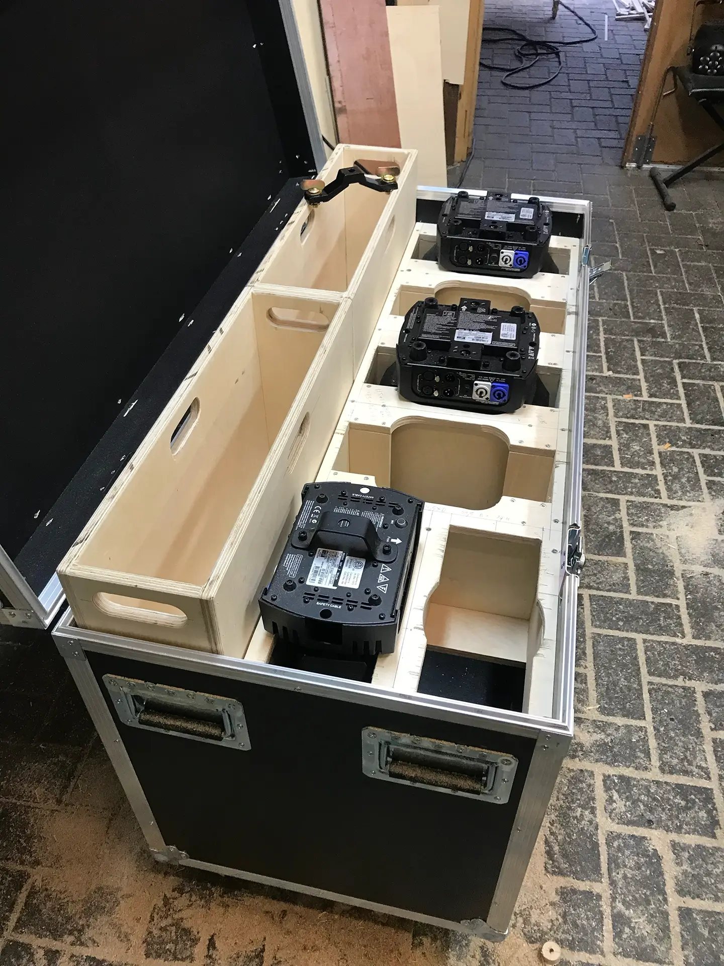 IMG 0364 flightcase bouwen